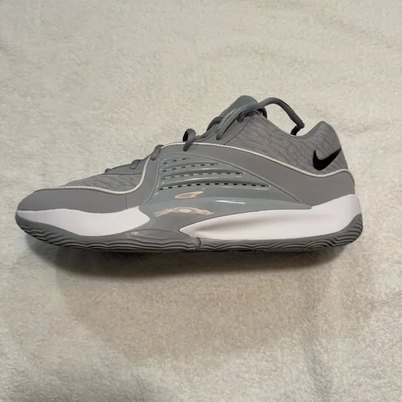 NEW IN BOX NEVER WORN Nike KD 16 Grey and white display picture 1